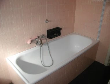 Δεν φαντάζεστε με τι υλικό ξεβουλώνει η μπανιέρα!